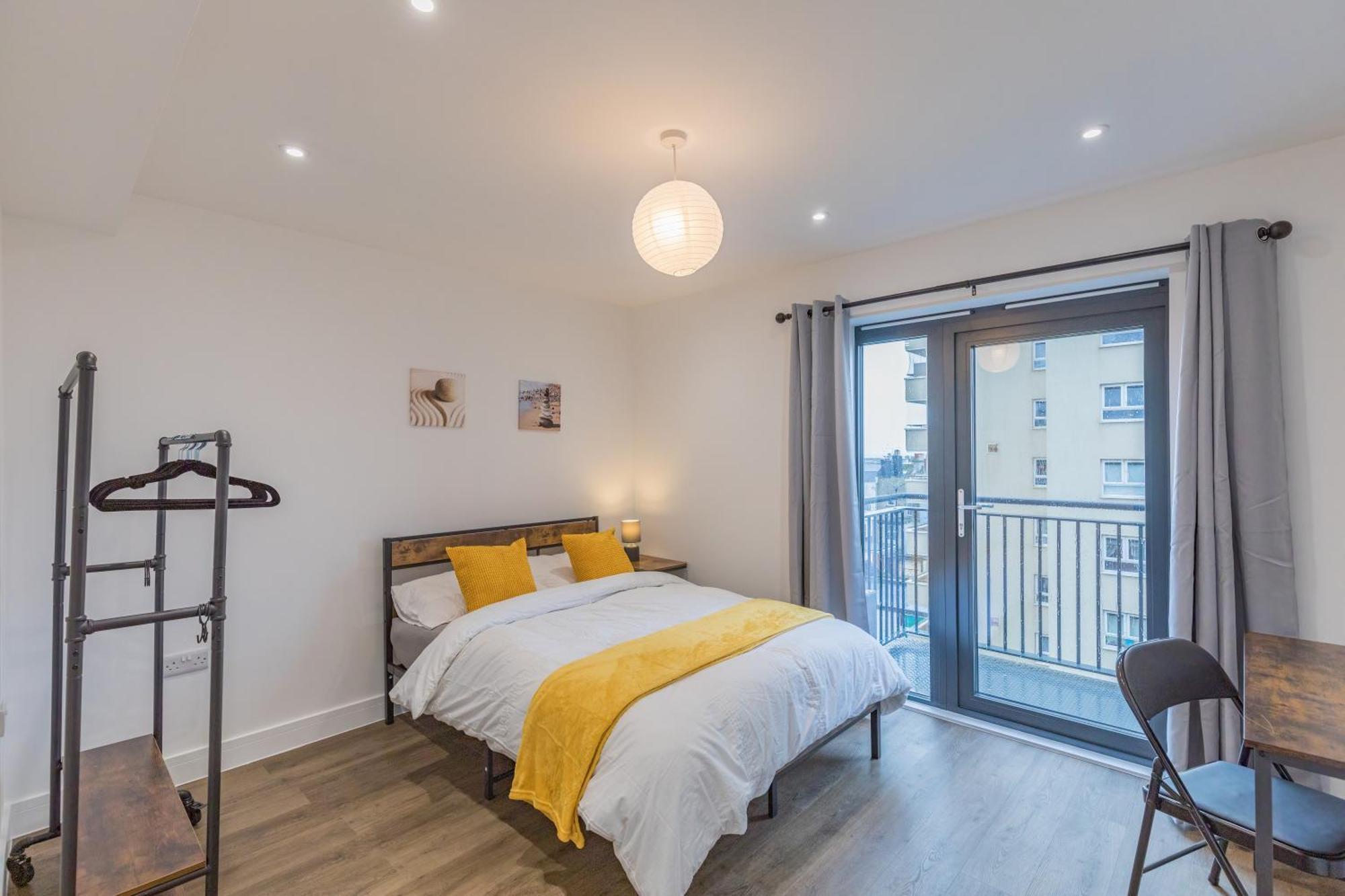 Central 2 Bed 2 Bath Apartment Near Brighton College, Beach, Hospital - Long Stay Offers Exterior foto