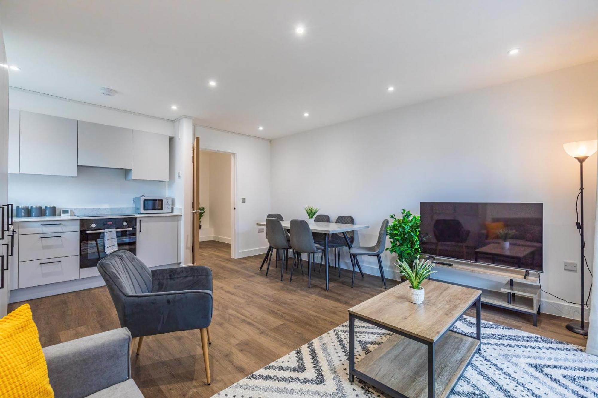 Central 2 Bed 2 Bath Apartment Near Brighton College, Beach, Hospital - Long Stay Offers Exterior foto