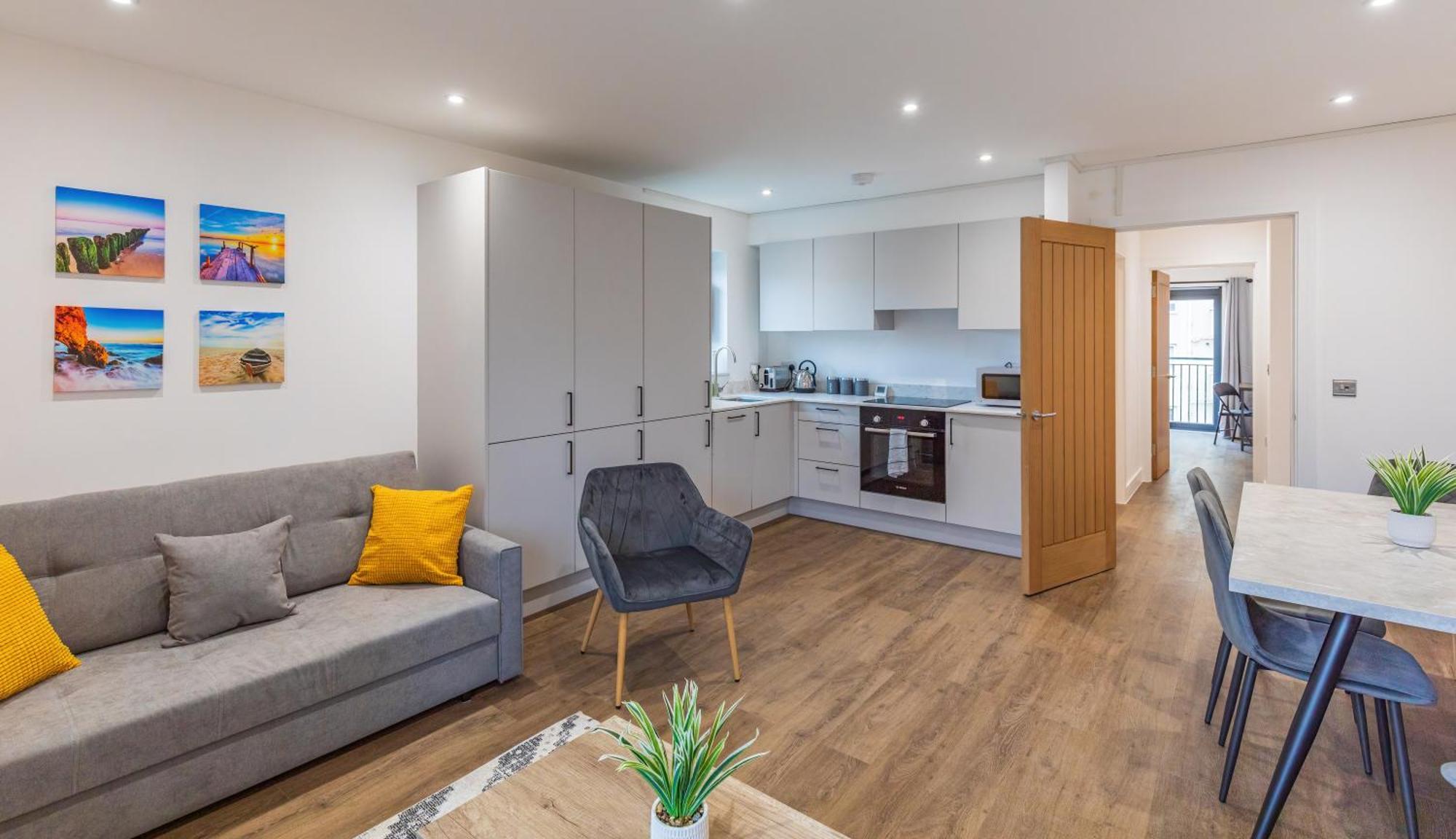 Central 2 Bed 2 Bath Apartment Near Brighton College, Beach, Hospital - Long Stay Offers Exterior foto
