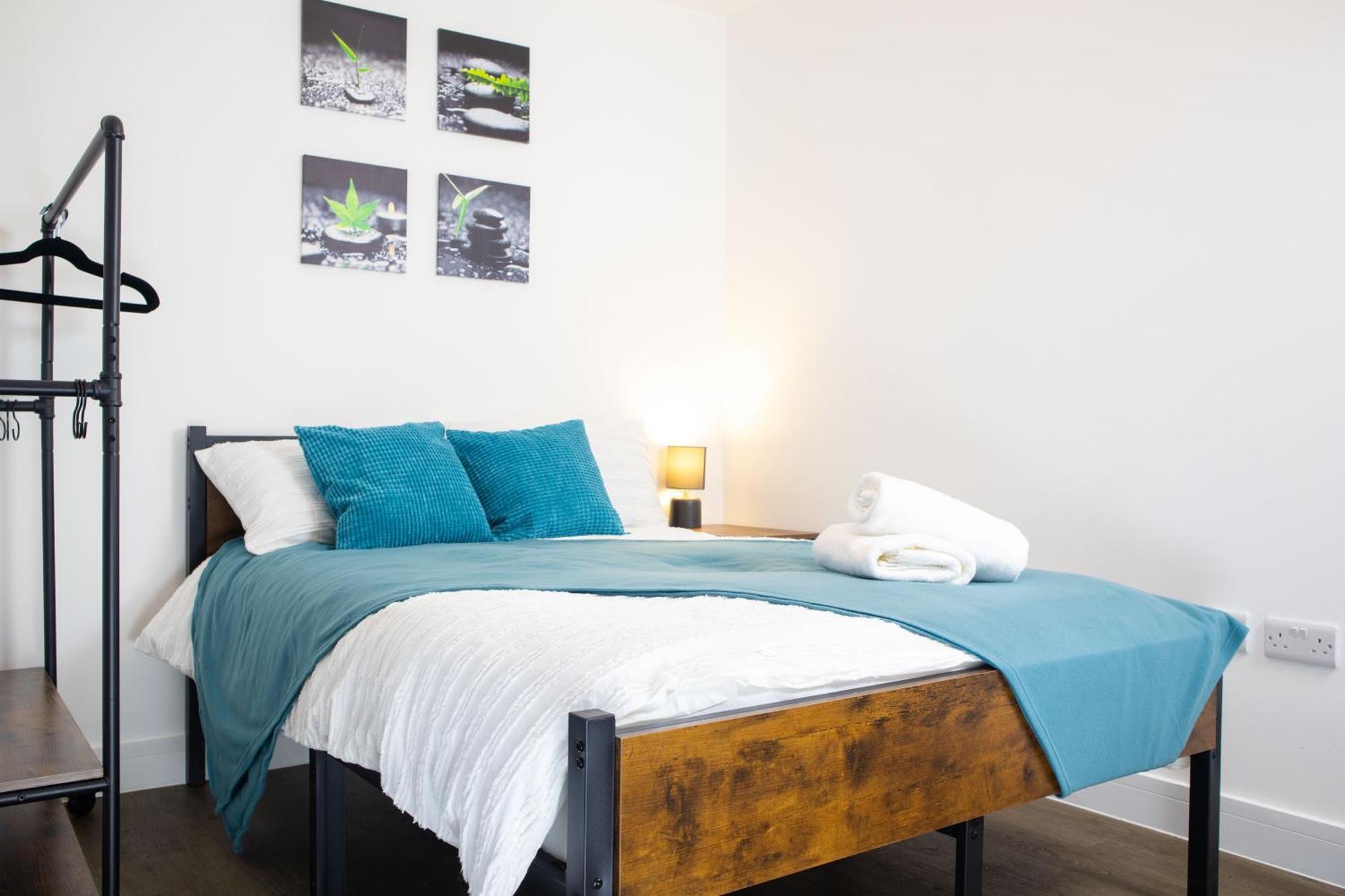 Central 2 Bed 2 Bath Apartment Near Brighton College, Beach, Hospital - Long Stay Offers Exterior foto