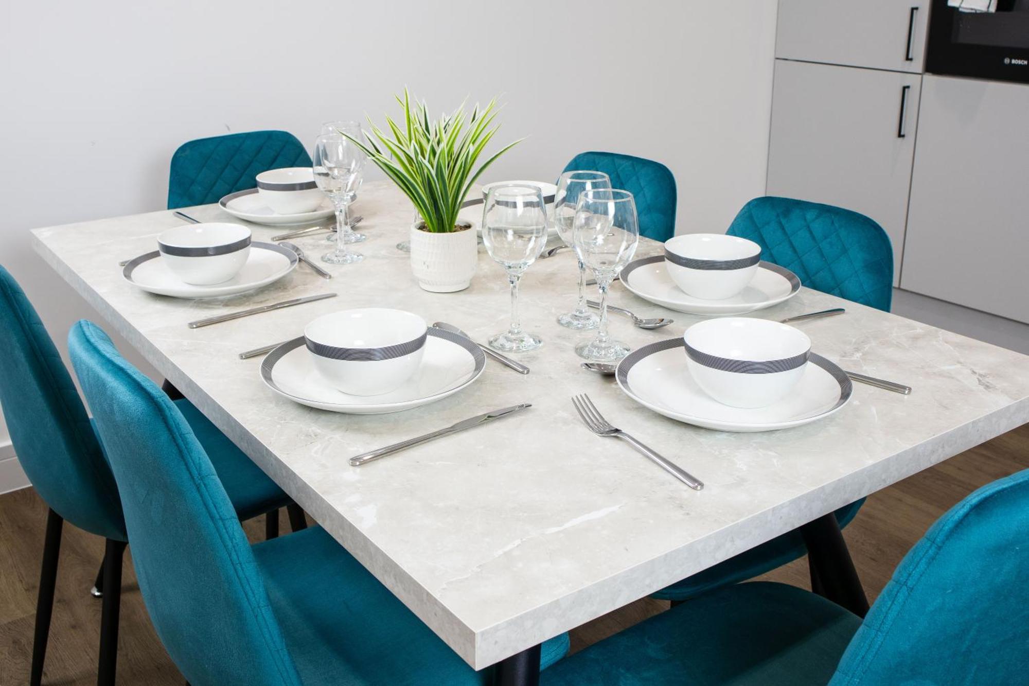 Central 2 Bed 2 Bath Apartment Near Brighton College, Beach, Hospital - Long Stay Offers Exterior foto