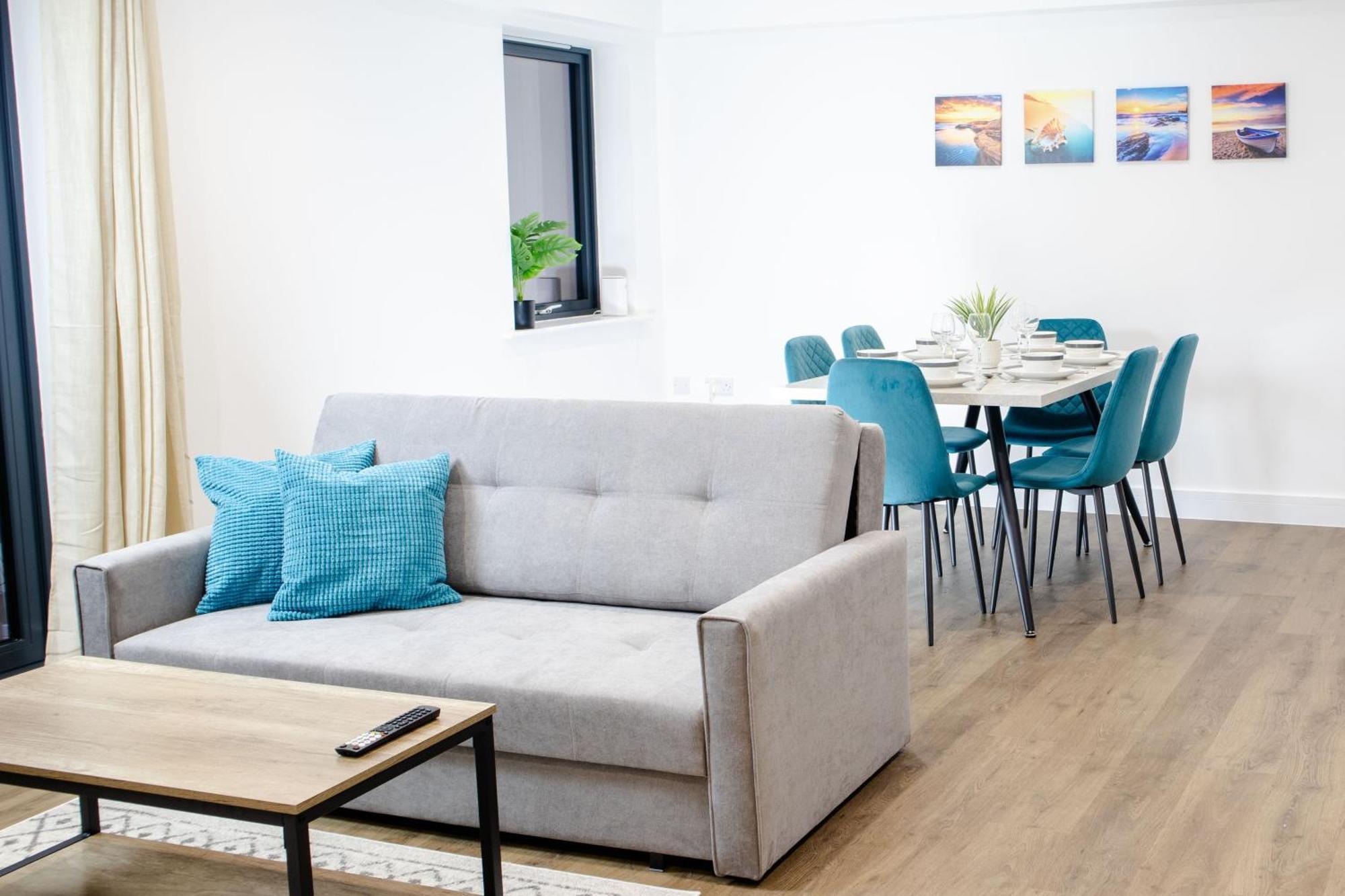 Central 2 Bed 2 Bath Apartment Near Brighton College, Beach, Hospital - Long Stay Offers Exterior foto